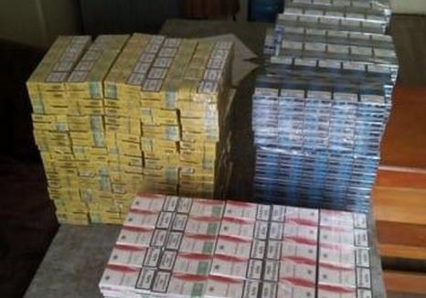 Captură la Beiuş: 2200 de pachete de ţigări de contrabandă au fost confiscate din maşina unui tânăr din Lunca