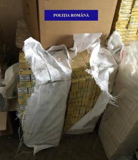 Peste 10.000 de pachete de ţigări de contrabandă, descoperite în maşina unui salontan. Vezi unde l-au oprit poliţiştii (FOTO)