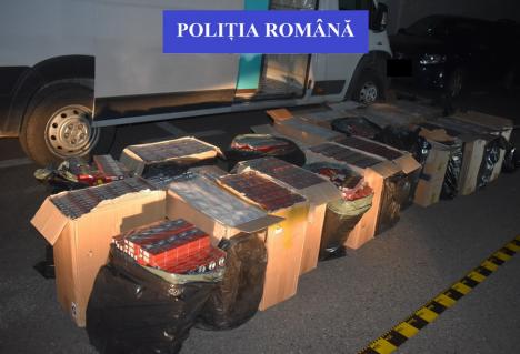 Țigări de contrabandă în valoare de 140.000 lei, găsite într-o dubiţă oprită în Oradea. Şoferul a fost reţinut, ţigările şi maşina au fost confiscate (FOTO)