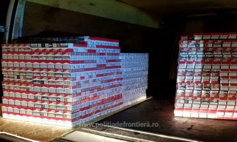 10.000 de pachete de ţigări de contrabandă, descoperite la Valea lui Mihai (FOTO)