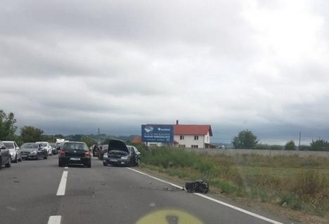 Acident cu trei mașini, la Tileagd: patru persoane au ajuns la spital (FOTO)