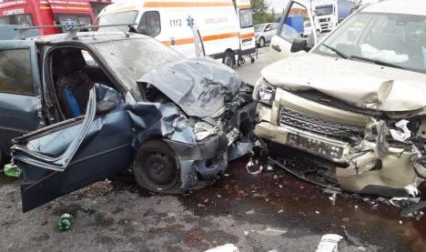 Acident cu trei mașini, la Tileagd: patru persoane au ajuns la spital (FOTO)
