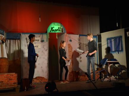 Comedia s-a născut la sat: O comună din Bihor are o trupă de teatru în toată regula (FOTO / VIDEO)