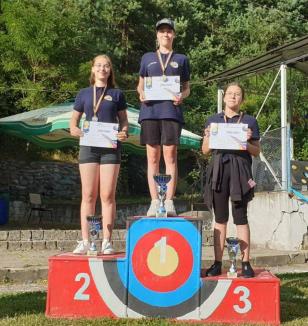 Patru medalii pentru sportivii de la Crişul Oradea la Campionatul Naţional de tir cu arcul de la Aninoasa (FOTO)