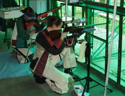 Programul 'Pierre de Coubertin' la tir sportiv se desfăşoară din nou la Liceul Teoretic 'Onisifor Ghibu'
