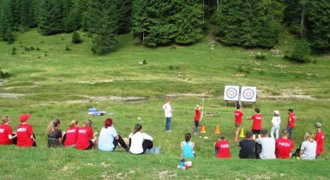 2.000 de copii din Bihor au participat la ateliere de tir cu arcul (FOTO)