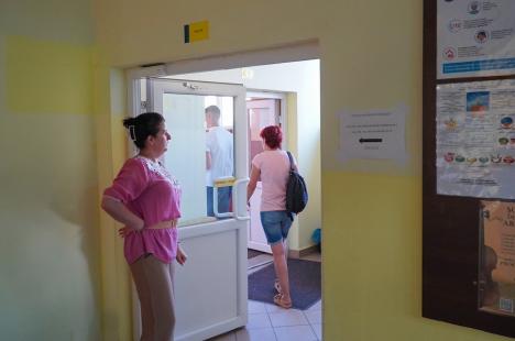 Examenul de titularizare în Bihor: 75 de candidați s-au retras în timpul probei (FOTO)