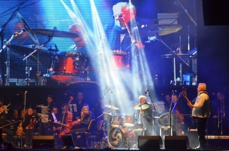 Pasărea Rock Simfonic: Baniciu, Kappl, Ţăndărică şi Orchestra Banatului le-au cântat orădenilor (FOTO/VIDEO)