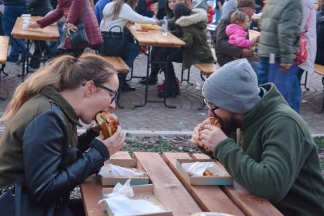 Ospăţ în Piaţa Unirii. Mii de orădeni au gustat din bunătăţile gătite la Street Food Festival (FOTO/VIDEO)
