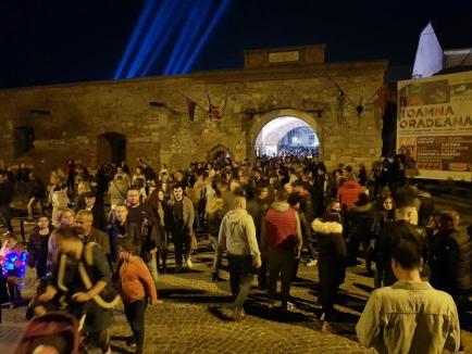Prinşi între ziduri: Toamna Orădeană a demonstrat că Cetatea este prea înghesuită pentru evenimente de asemenea amploare (FOTO)
