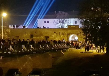 Prinşi între ziduri: Toamna Orădeană a demonstrat că Cetatea este prea înghesuită pentru evenimente de asemenea amploare (FOTO)