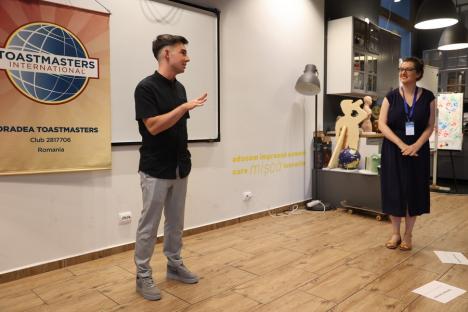 Ești interesat să-ți dezvolți abilitățile de comunicare? Ziua Porților Deschise la Oradea Toastmasters