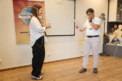 Ești interesat să-ți dezvolți abilitățile de comunicare? Ziua Porților Deschise la Oradea Toastmasters