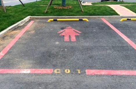 Scandal sexist în China: Au apărut locuri de parcare roz, dedicate femeilor