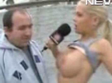 Reporteriţa care ia interviuri topless (VIDEO)
