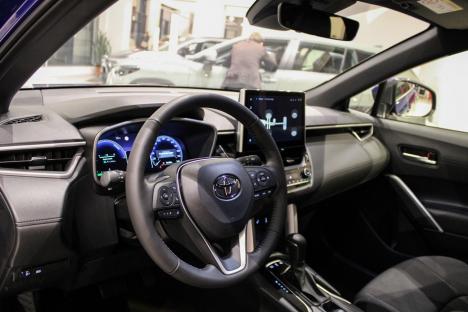 Noua Toyota Corolla Cross, varianta SUV a modelului cel mai bine vândut din lume, s-a lansat și în Oradea. Livrare rapidă din stoc la Toyota Oradea! (FOTO)