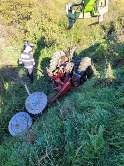 Incident tragic în Bihor: Un tânăr de 27 de ani a murit, luni dimineața, strivit de un tractor (VIDEO)