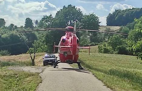 Intervenţie cu elicopterul SMURD la Şinteu: Un tractor s-a răsturnat peste un bărbat