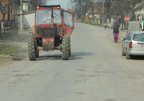 Carambol între un Volvo, un tractor şi un Volkswagen Golf, provocat de un adolescent din Bihor. Băiatul a ajuns în anchetă