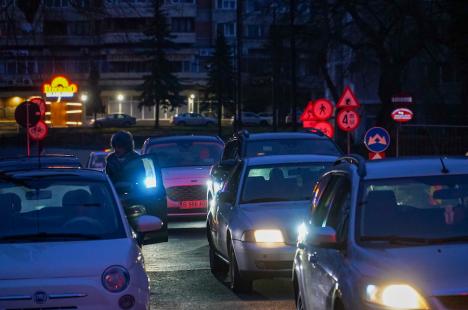 Şi-au dat examenul! Pasajele de sub pieţele Gojdu şi Cetate mută cozile de maşini pe străzile învecinate (FOTO / VIDEO)