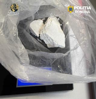 Flagrant cu cocaină în Oradea: un bărbat a fost arestat, iar un altul, cetățean italian, a fost pus sub control judiciar