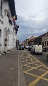 Ne enervează: De ce se nasc cozi pe strada Iuliu Maniu din Oradea? (FOTO)