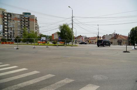 Schimbări majore în traficul din Oradea: Bulevardul Decebal și strada Tudor Vladimirescu, „tăiate” în două de șantierul pasajului subteran (FOTO/VIDEO)