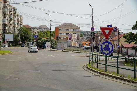 Schimbări majore în traficul din Oradea: Bulevardul Decebal și strada Tudor Vladimirescu, „tăiate” în două de șantierul pasajului subteran (FOTO/VIDEO)