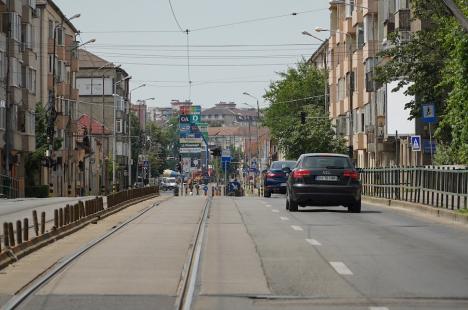 Schimbări majore în traficul din Oradea: Bulevardul Decebal și strada Tudor Vladimirescu, „tăiate” în două de șantierul pasajului subteran (FOTO/VIDEO)