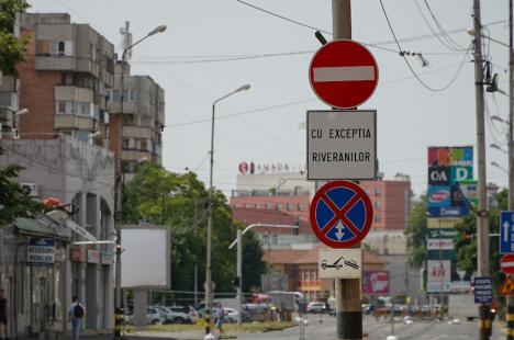 Schimbări majore în traficul din Oradea: Bulevardul Decebal și strada Tudor Vladimirescu, „tăiate” în două de șantierul pasajului subteran (FOTO/VIDEO)