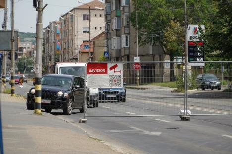 Schimbări majore în traficul din Oradea: Bulevardul Decebal și strada Tudor Vladimirescu, „tăiate” în două de șantierul pasajului subteran (FOTO/VIDEO)