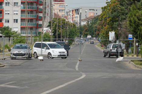 Schimbări majore în traficul din Oradea: Bulevardul Decebal și strada Tudor Vladimirescu, „tăiate” în două de șantierul pasajului subteran (FOTO/VIDEO)