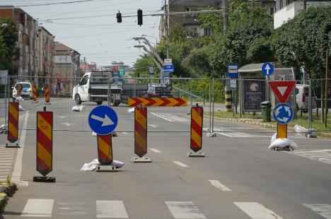 Schimbări majore în traficul din Oradea: Bulevardul Decebal și strada Tudor Vladimirescu, „tăiate” în două de șantierul pasajului subteran (FOTO/VIDEO)