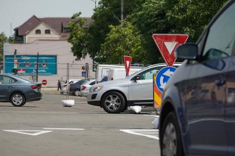 Schimbări majore în traficul din Oradea: Bulevardul Decebal și strada Tudor Vladimirescu, „tăiate” în două de șantierul pasajului subteran (FOTO/VIDEO)