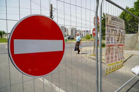 Schimbări majore în traficul din Oradea: Bulevardul Decebal și strada Tudor Vladimirescu, „tăiate” în două de șantierul pasajului subteran (FOTO/VIDEO)