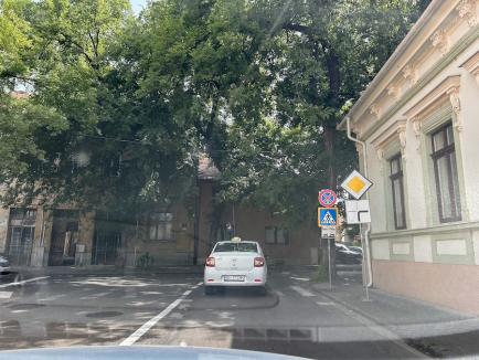 Schimbări majore în traficul din Oradea: Bulevardul Decebal și strada Tudor Vladimirescu, „tăiate” în două de șantierul pasajului subteran (FOTO/VIDEO)