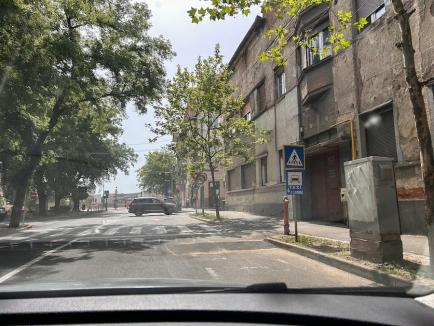 Schimbări majore în traficul din Oradea: Bulevardul Decebal și strada Tudor Vladimirescu, „tăiate” în două de șantierul pasajului subteran (FOTO/VIDEO)