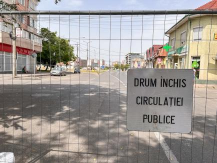 Schimbări majore în traficul din Oradea: Bulevardul Decebal și strada Tudor Vladimirescu, „tăiate” în două de șantierul pasajului subteran (FOTO/VIDEO)