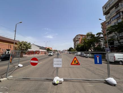 Schimbări majore în traficul din Oradea: Bulevardul Decebal și strada Tudor Vladimirescu, „tăiate” în două de șantierul pasajului subteran (FOTO/VIDEO)