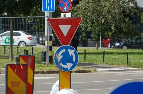 Schimbări majore în traficul din Oradea: Bulevardul Decebal și strada Tudor Vladimirescu, „tăiate” în două de șantierul pasajului subteran (FOTO/VIDEO)