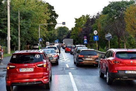 A început haosul în traficul din Oradea! Dimineaţa, drumul cu mașina din Nufărul până în centru durează 40 de minute! (FOTO / VIDEO)