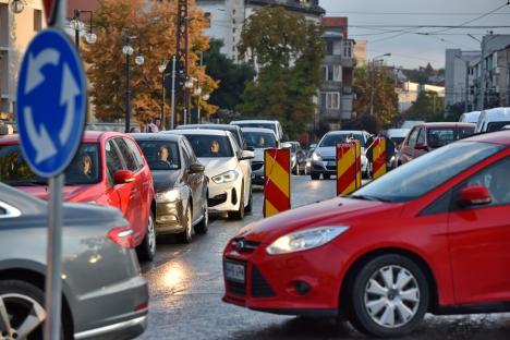 S-a blocat Oradea! Lucrările la pasajele subterane din Piața Gojdu au perturbat circulația în oraș. Ce soluții are Primăria? (FOTO)