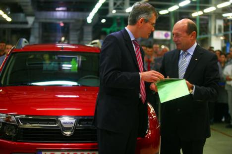 Băsescu are Dacia Duster ca nimeni altul! (FOTO)