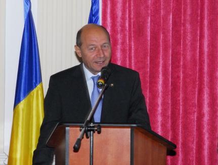 'Nava e la cheu sigur'. Traian Băsescu s-a retras de la conducerea Partidului Mişcarea Populară