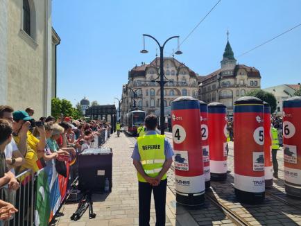 Tram-EM Oradea: Vatmani din 25 de orașe europene joacă popice și biliard cu tramvaie în Piața Unirii (FOTO/VIDEO)