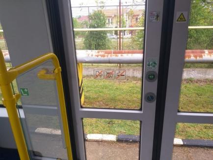 Primul tramvai nou produs de Astra Arad a ajuns marţi dimineaţă la Oradea (FOTO)