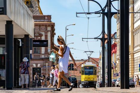 Circulația tramvaielor și autobuzelor din Oradea va fi dată peste cap de lucrările la pasajele din Centrul Civic. Cum se modifică traseele