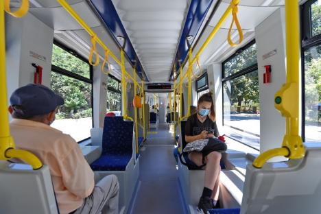 Primele patru tramvaie produse de Astra au început să circule în Oradea. Vezi cum arată și ce zic călătorii! (FOTO / VIDEO)