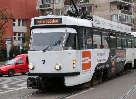 Incident într-o staţie OTL din Oradea: Un bărbat beat a vrut să urce în tramvai, după ce s-au închis uşile