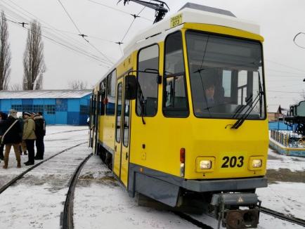 Tramvaiele second-hand Tatra din Berlin, prezentate publicului. Viceprimarul Mircea Mălan: 'Vrem să mai cumpărăm 20' (FOTO/VIDEO)